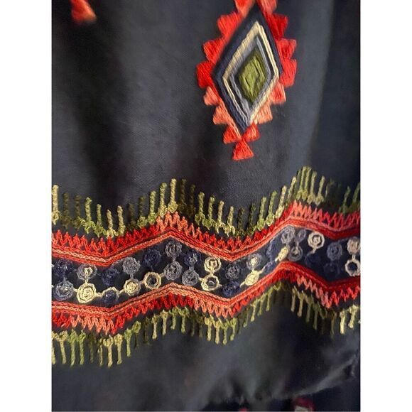 Summer & Rose women’s Embroidered navy blue kimono, 35.4 x 66.9. - Picture 6 of 7